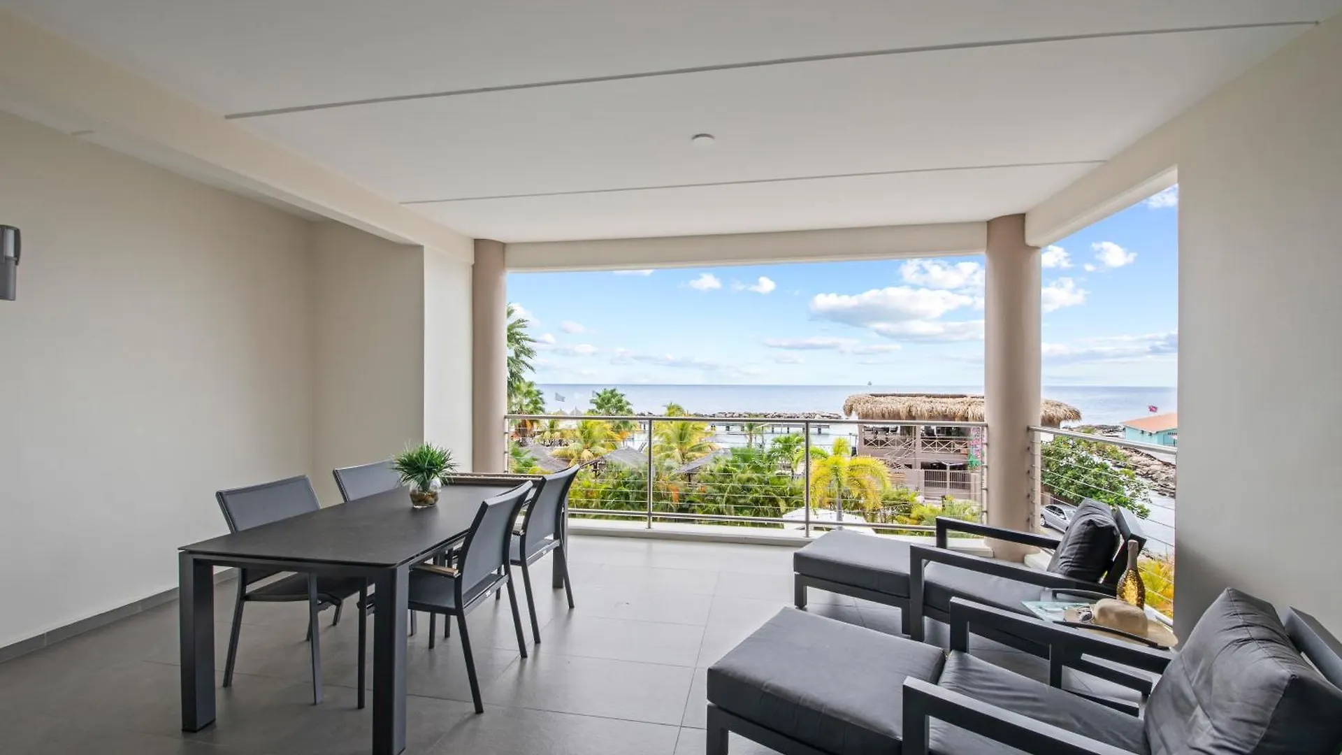 The Beach House Willemstad Apartment