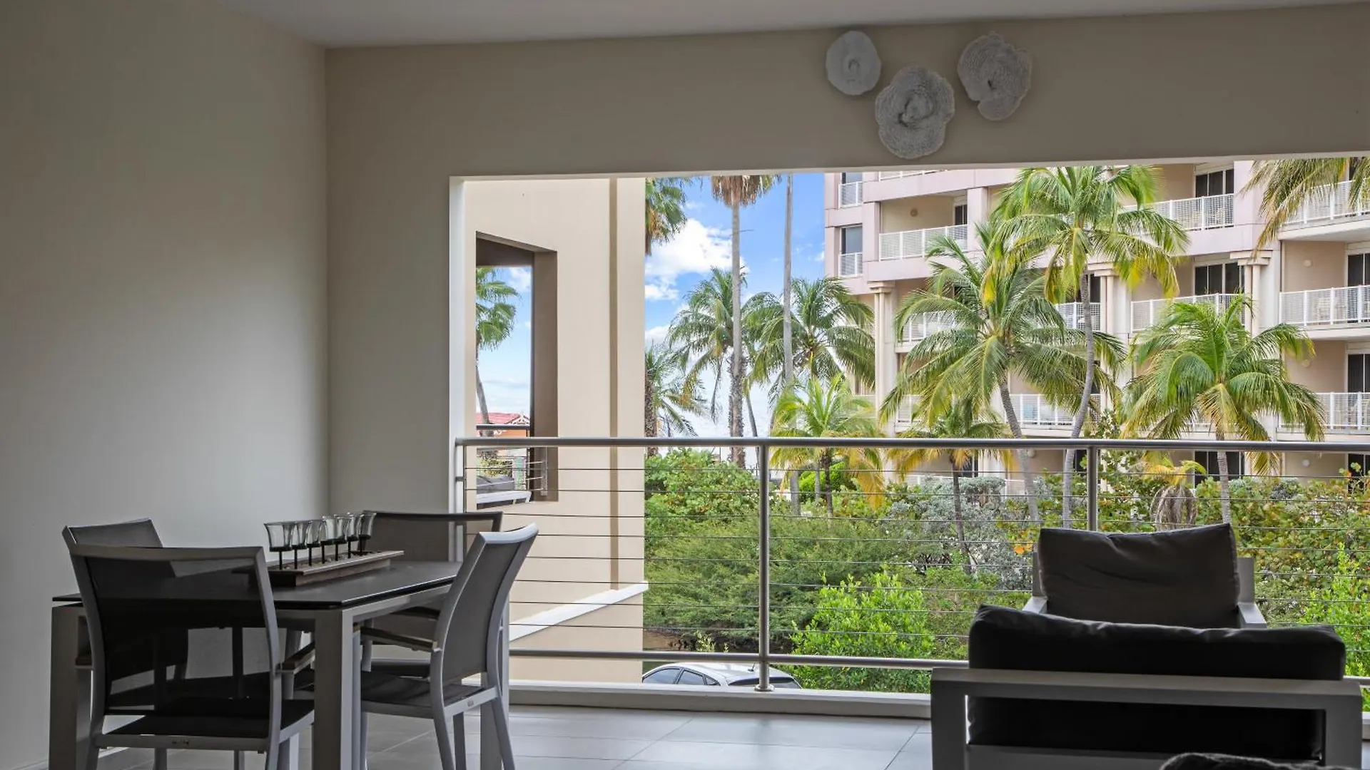 The Beach House Willemstad Apartment