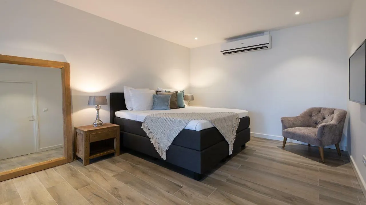The Beach House Willemstad Apartment