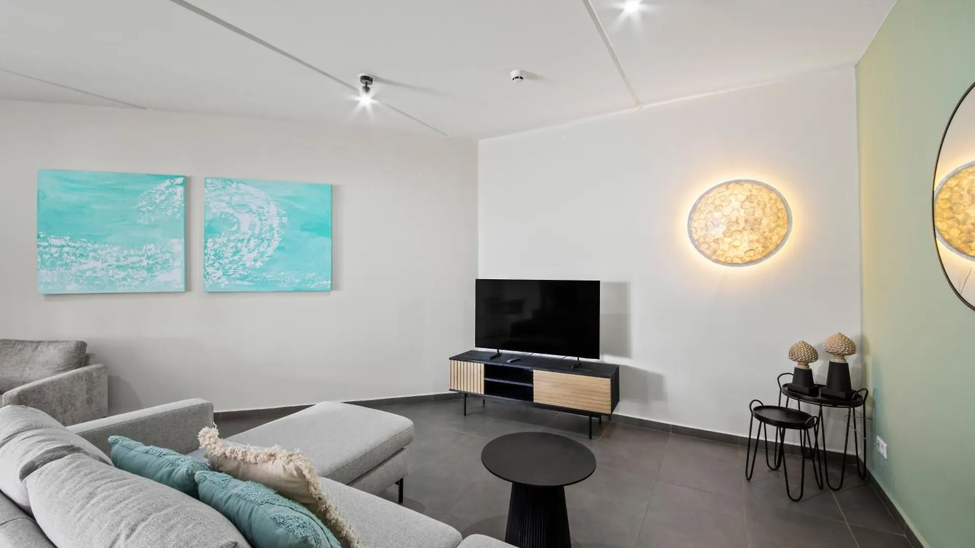 The Beach House Willemstad Apartment